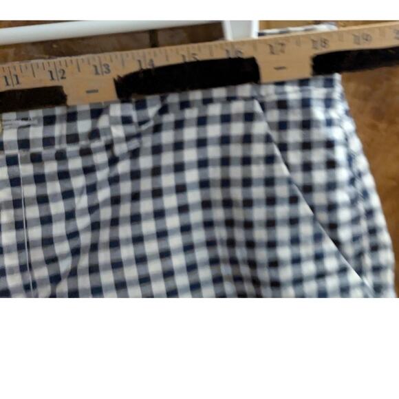 Old Navy Everyday‎ Mid Rise Shorts PLus Size 14 Gingham Flat Front Blue White - Picture 3 of 4